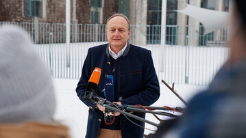 Der Prsident im Deutschen Bauernverband, Joachim Rukwied, vor dem Bundeskanzleramt. 