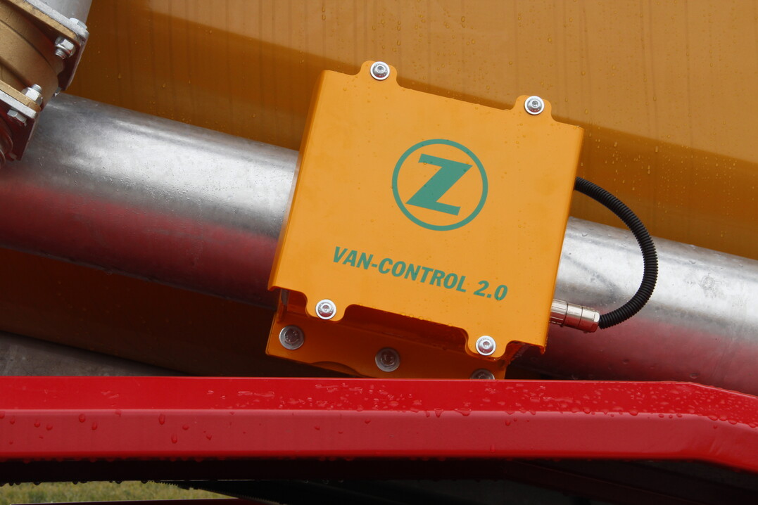 Der NIR-Sensor ist in den Gllestrom beim Befllen des Fasses integriert.