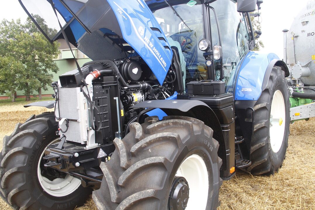  Der 6-Zylinder-Motor hat 6,7 l Hubraum.  