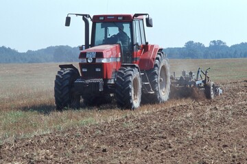 Mit reduzierter Bodenbearbeitung wie mit einem Grubber knnen Landwirte zum Klimaschutz beitragen.