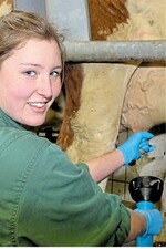 Anna Kohler aus Trossingen wurde vor zwei Jahren beim Bundesmelkwettbewerb Zweite. Wer bei der Vorstufe, dem Landesmelkwettbewerb mitmachen will, der kann sich bis 26. Januar am LAZBW in Aulendorf anmelden.