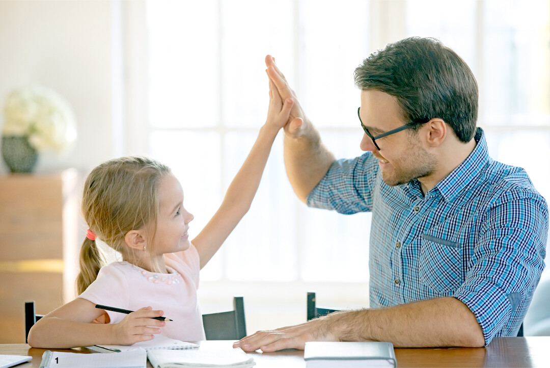 Loben will richtig eingesetzt sein, damit Kinder lernen, wann sie etwas wirklich gut gemacht haben. Ständiges Loben für alltägliche Dinge kann eine falsche Selbsteinschätzung der Kinder auslösen und/oder den Druck an die eigenen Erwartungen ungut erhöhen.