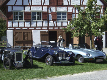 Immer wieder ein Hingucker: prchtige Oldtimer im Museumsdorf Krnbach bei Bad Schussenried am 27. Juli.