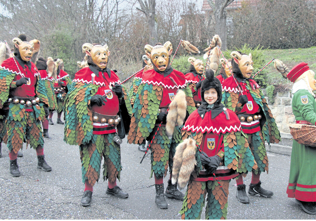 Traditionell beginnt die schwäbisch-alemannische Fasnacht oder auch Fasnet mit dem Häsabstauben am Drei-Königs-Tag. Von da an finden Umzüge und Brauchtumsveranstaltungen bis Fasnachtsdienstag statt.