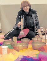 Klangschalen wirken beruhigend. Es gibt sie in unterschiedlichen Größen.