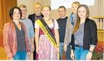 Die Braunviehkönigin Regina Dilger mit den Referenten und Organisatoren: (v.l.) Prof. Dr. Barbara Benz; Emanuel Hensler, Dr. Hans-Jürgen Kunz, Florian Schneiderwild, Dr. Vanessa Lutz und Anja Maucher.