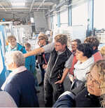 Patrick Teufel informierte die Landfrauen über die Steinbearbeitung.