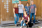 Familie Leuser begrüßte die Wanderer auf ihrem Milchviehbetrieb. Von links Carmen Scherer, Matthias, Christina, Heidi und Bertold Leuser.