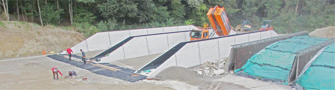 Silos mssen gezielt geplant, dimensioniert, fachgerecht gebaut und regelmig gewartet werden. Dabei sind Vorgaben fr zulssige Materialien ebenso zu beachten wie wasserrechtliche Vorschriften.