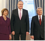 Präsident Joachim Rukwied überbringt Joachim Gauck (r.) beim Neujahrsempfang des Bundespräsidenten die besten Wünsche der Bauern.