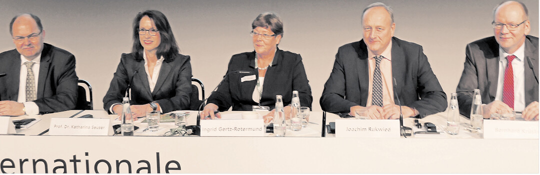 Bundesminister (links) und deutscher Bauernprsident (zweiter von rechts) bei der Pressekonferenz zum Auftakt der Grnen Woche in Berlin.