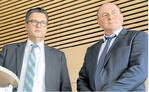 Der baden-württembergische Landwirtschaftsminister Peter Hauk (l.), MdL, und Ernst Buck, Vorsitzender im Kreisbauernverband Ulm-Ehingen (r.) sind sich einig: Landwirte müssen vor allem zusammenhalten. Geschlossenheit sei wichtig, um Ziele zu erreichen.