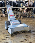 Der WS 800 Vario Spaltenschieber sorgt für Sauberkeit im Stall.