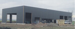 Im Rohbau ist das neue Vertriebsgebäude der Firma Zürn an der Bundesstraße 290 schon fertig.