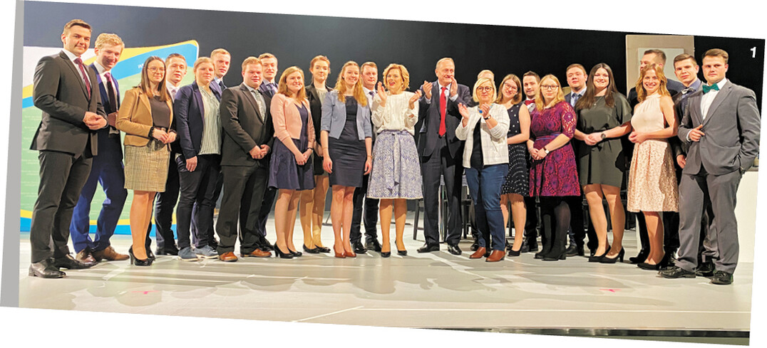 Bundeslandwirtschaftsministerin Julia Klöckner und Bauernpräsident Joachim Rukwied empfangen die Sieger des Berufswettbewerbs der Grünen Berufe.