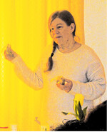 Elisabeth Müller stellte Heilmittel aus der Hildegard-Apotheke vor.