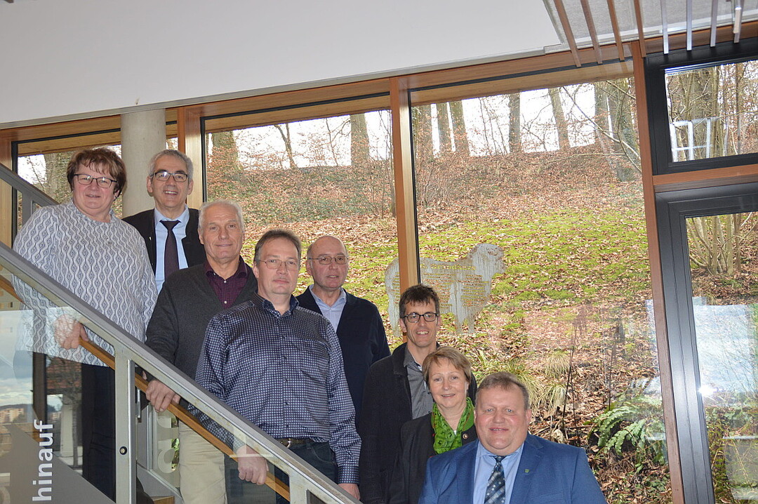  Der neue Vorstand (von rechts) besteht aus Vorsitzender Stefan Kppeler, VLF Sigmaringen, stellvertretende Vorsitzende Renate Wolf, VLF Alb-Donau-Ulm, Beirte Jochen Riedel, VLF Alb-Donau-Ulm, Anton Mller, VLF Bodenseekreis, Armin Weber, VLF Mnsingen, Karl Vogel, VLF Biberach, Geschftsfhrer Albrecht Siegel, Beirtin Conny Branz, VLF Bad Waldsee.