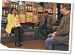 Minister Peter Hauk (r.) und Pressesprecherin Isabel Kling im Gespräch mit Jörg Geiger von der Manufaktur Geiger.