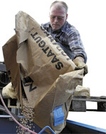 Sämtliche Leguminosen im Bild Erbsensaatgut sind zur anstehenden Aussaat im Südwesten stark gefragt.