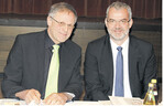 Unterschiedliche Funktionen, gleiche Zielsetzung: Regierungspräsident Dr. Jörg Schmidt (r.) und Kreisvorsitzender und LBV-Vizepräsident Gerhard Glaser wollen den ländlichen Raum voranbringen.