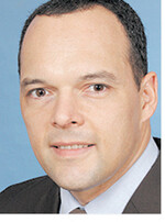 ist seit Oktober 2016 Geschäftsführer bei dem gemeinnützigen Verein i.m.a. - information.medien.agrar e. V. in Berlin. Zuvor war er dort Geschäftsstellenleiter.