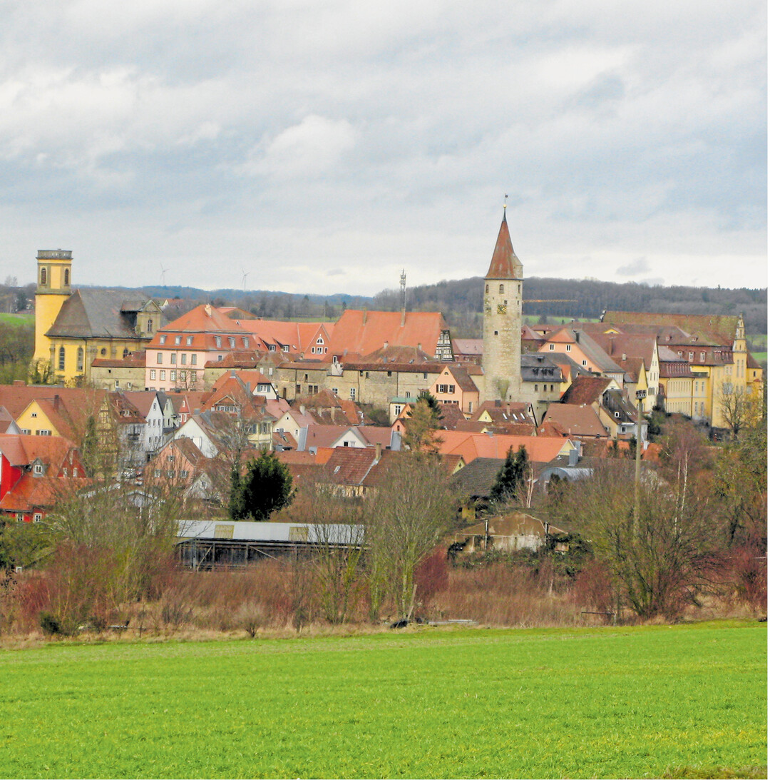 Kirchberg an der Jagst im Keis Schwäbisch Hall entwickelte sich aus einer mittelalterlichen Burgsiedlung zu einer hohenlohischen Residenz von bescheidener barocker Pracht. Aktuell lädt das Städtchen am 25. und 26. Februar zum Stadtfeiertag mit Mittelaltermarkt, Jungvieh- und Mostprämierung sowie einem Wettbewerb von Bogenschützen ein. Mehr Infos im Internet: www.kirchberg-jagst.de.
