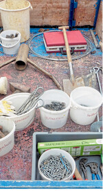 Im Februar heißt es wieder: Drahtrahmenanlage überprüfen und reparieren.