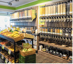 Die Schütten sind ein zentraler Teil im Schüttgut" in Stuttgart. Aus ihnen können Kunden das gewünschte Produkt in den eigenen Behhälter abfüllen.