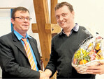 Vorstand Josef Härle (l.) dankte Andreas Weixler für sein Engagement.