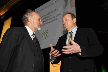 Die Finanzkrise analysierte beim LBV-Unternehmertag ifo-Psident Hans-Werner Sinn (links), hier im Gesprch mit LBV-Prsident Joachim Rukwied.
