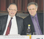 Für die familienbäuerliche Landwirtschaft als erfolgreichste Wirtschaftsform warben Sonderbotschafter Gerd Sonnleitner (l.) und Gerhard Glaser, Kreisvorsitzender und LBV-Vizepräsident.