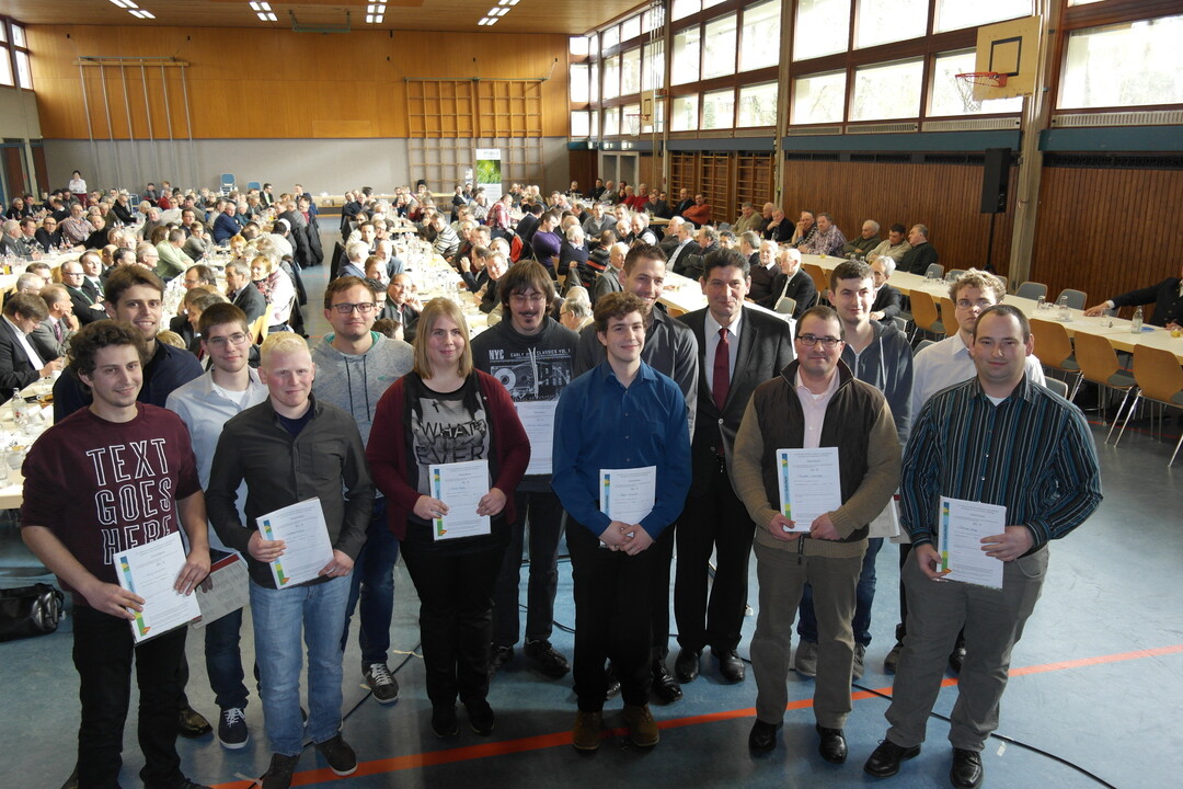 Zahlreiche Junglandwirte konnten fr die abgeschlossene Ausbildung geehrt werden.