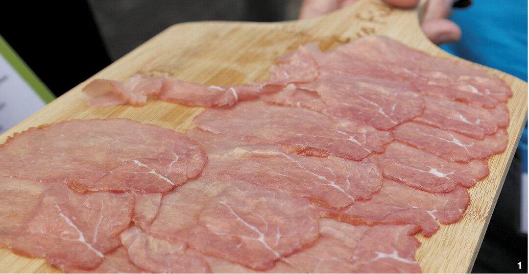 Die Niederlande sind bekannt für die Produktion von Rosé-Kalbfleisch, welches mittlerweile den gleichen Produktionsanteil hat verglichen mit der weißen Variante. Die Bullenmast für rotes Fleisch ist in Holland kaum mehr vorhanden.