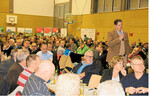 In der voll besetzten Tiefenbachhalle in Ilsfeld-Auenstein wurde lebhaft diskutiert.