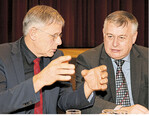 Kreisvorsitzendem Gerhard Glaser (l.) und DBV-Vizepräsident Walter Heidl gingen die Themen nicht aus.