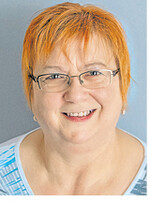 und ihr Mann nehmen seit etwa 15 Jahren schwer erziehbare Jugendliche als Pflegekinder auf ihrem Schäfereibetrieb in der Nähe von Bartholomä im Ostalbkreis auf.