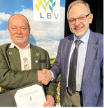 Dank und Anerkennung für den scheidenden Kreisvorsitzenden Andreas Kindler (l.) durch LBV-Vizepräsident Klaus Mugele.