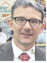 , Geschäftsführer der Rinderunion Baden-Württemberg (RBW), kümmert sich als Zuchtleiter für Fleckvieh und Braunvieh um die Auswahl geeigneter Bullen.