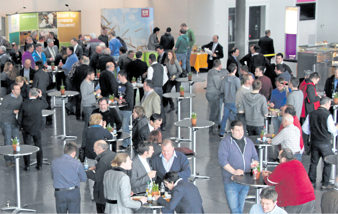 Über 1200 Besucher hat der 5. LBV-Unternehmertag in das Stuttgarter Congresscenter (ICS) gelockt. Die Informationsstände der Sponsoren waren in den Pausen gut besucht, viel wichtiger war aber der rege Austausch unter den Berufskollegen.