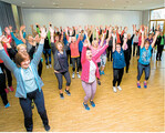 In 37 verschiedenen Workshops konnten sich die Übungsleiterinnen Anregungen für ihre Gymnastikgruppen holen, hier beim Warm-up.