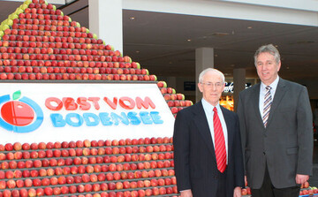 Sehen f�r deutsche �pfel gute Marktchancen: Desmond O�Rourke, Marktanalyst aus den USA und Helwig Schwartau (r.) von der Agrarmarkt Informationsgesellschaft (AMI).