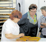 Eine besondere Spezialität Sardiniens ist Bottarga, der gesalzene und getrocknete Rogen der Meeräsche. Er wird gerne in dünne Scheiben geschnitten mit Nudeln gegessen.