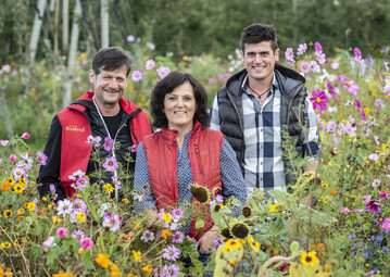 Familie Bernhard in ihrer Blhflche aus dem vergangenen Jahr.