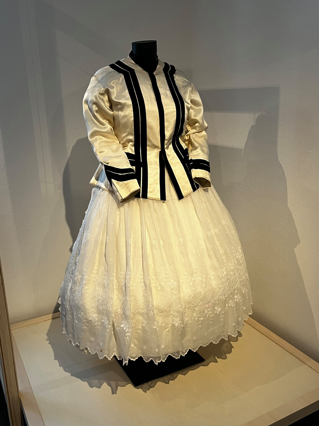 Die weie Tracht von Anna Remy ist 1955 eine wahre Sensation.