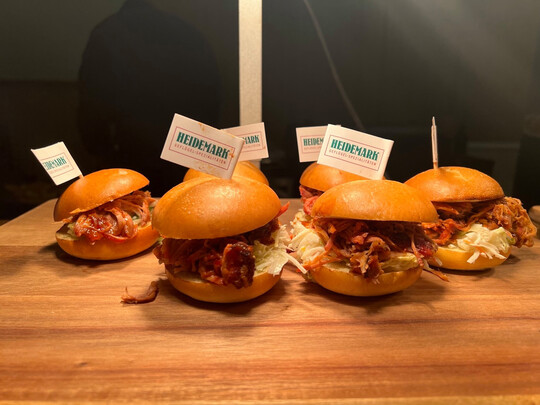 Diese Pulled-Turkey-Burger waren nur eine der vielfltigen Spezialitten, die beim Thanksgiving in Grningen serviert wurden.