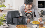 Mit dieser Heißluft-Fritteuse „Airfryer XL" von Philips benötigt man laut Herstellerangaben bis zu 80 Prozent weniger Fett für das Frittieren von knusprigen Pommes. Auch grillen, backen und braten kann man in dem 1,2 Kilogramm fassenden Gerät mit neuer Heißluft-Technologie.