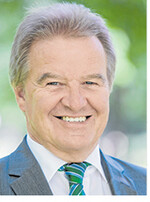 , bringt als Minister für Umwelt, Klima und Energiewirtschaft seit Mai 2011 die Energiewende im Land voran.