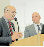 LVEO-Präsident Franz Josef Müller (l.) und Jörg Disselborg, Geschäftsführer der Bundesfachgruppe Obstbau, plädierten für mehr Öffentlichkeitsarbeit in Sachen heimischer Obstbau.