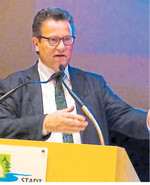 Landwirtschaftsminister Peter Hauk stellte sich in Murrhardt den Fragen von rund 250 Landwirten und Waldbauern.