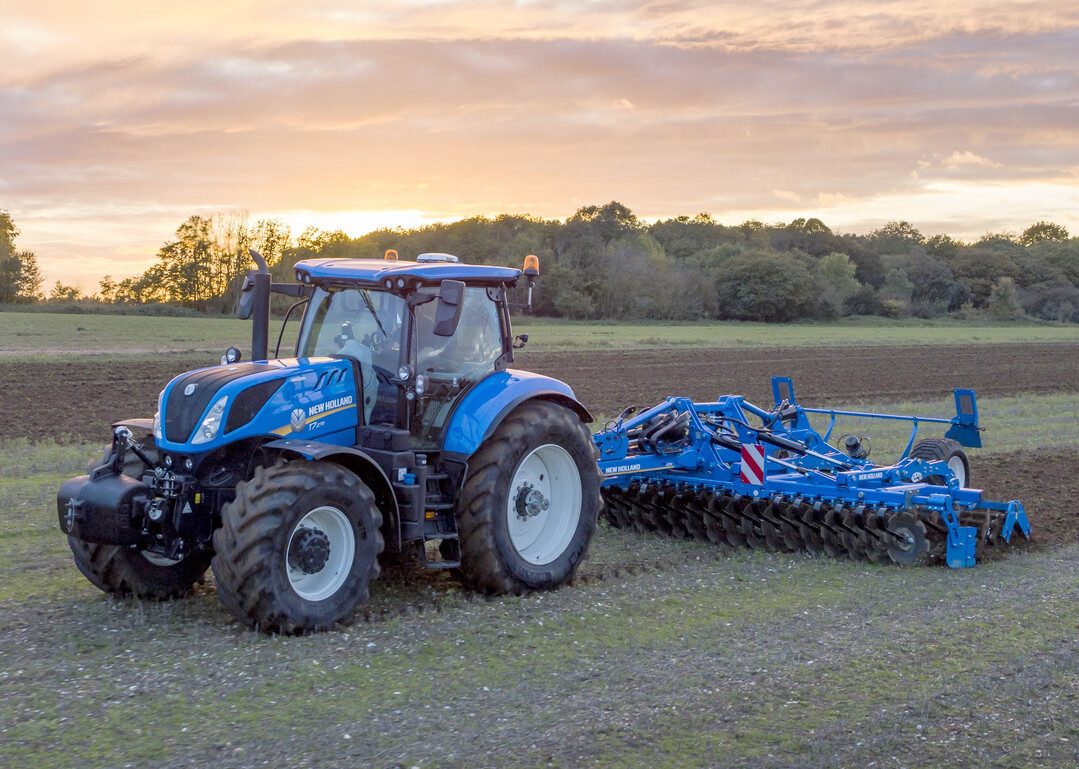 Maschio Gaspardo wird ausgewählte Scheibeneggen und Tiefenlockerer für New Holland fertigen. Die blauen Produkte werden unter dem Markennamen New Holland vertrieben und ausschließlich bei den Vertragshändlern der Marke erhältlich sein.